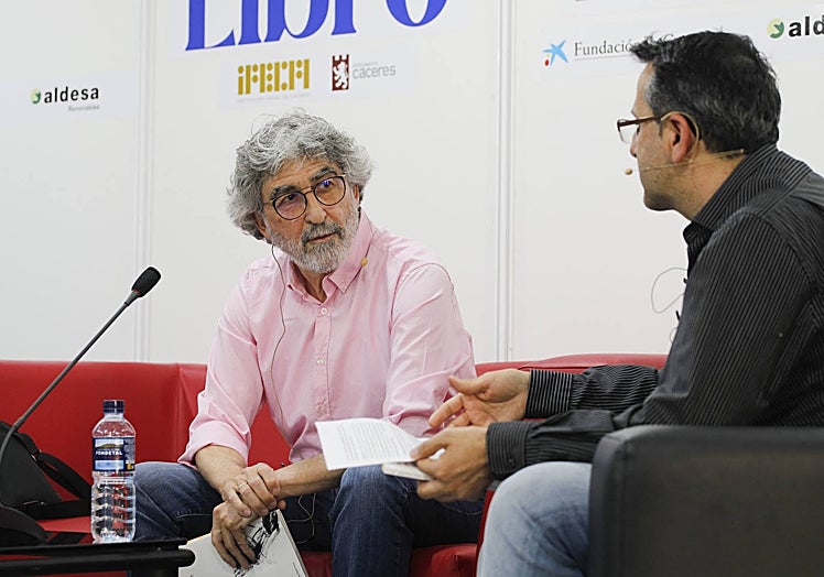 Javier Pérez Walias presentó 'Insecto Ámbar'.