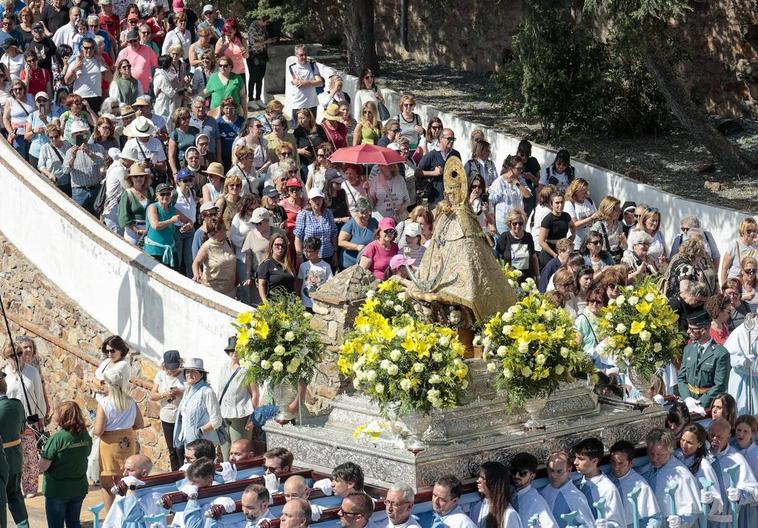 La Virgen durante la bajada.