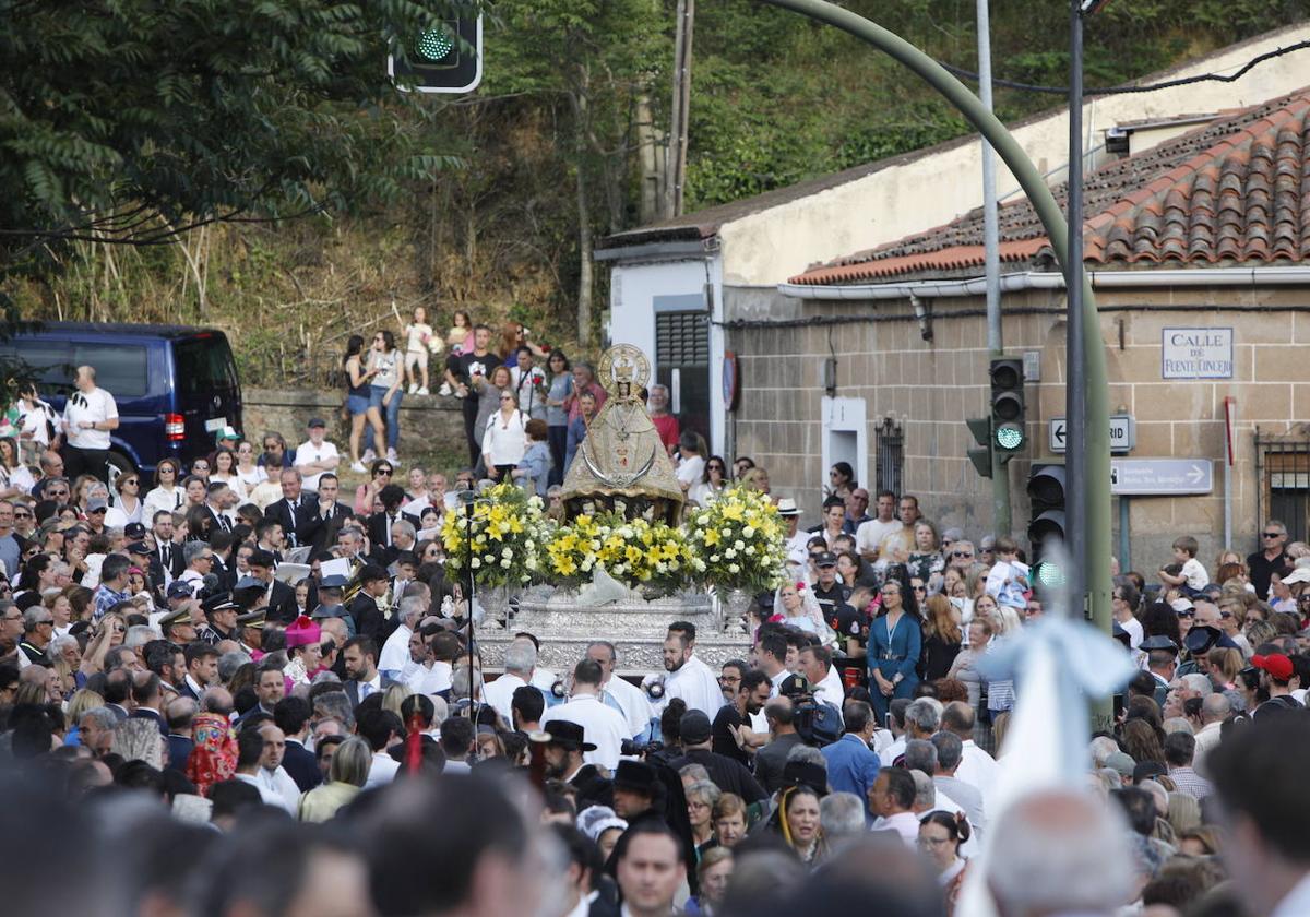 Las mejores imágenes de la bajada de la patrona de Cáceres