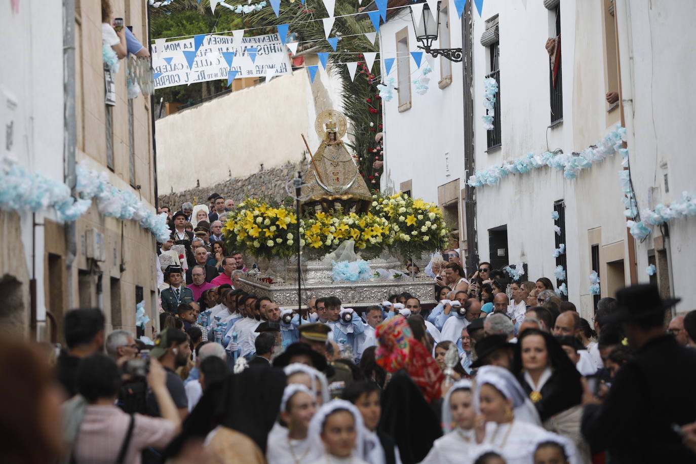 Las mejores imágenes de la bajada de la patrona de Cáceres