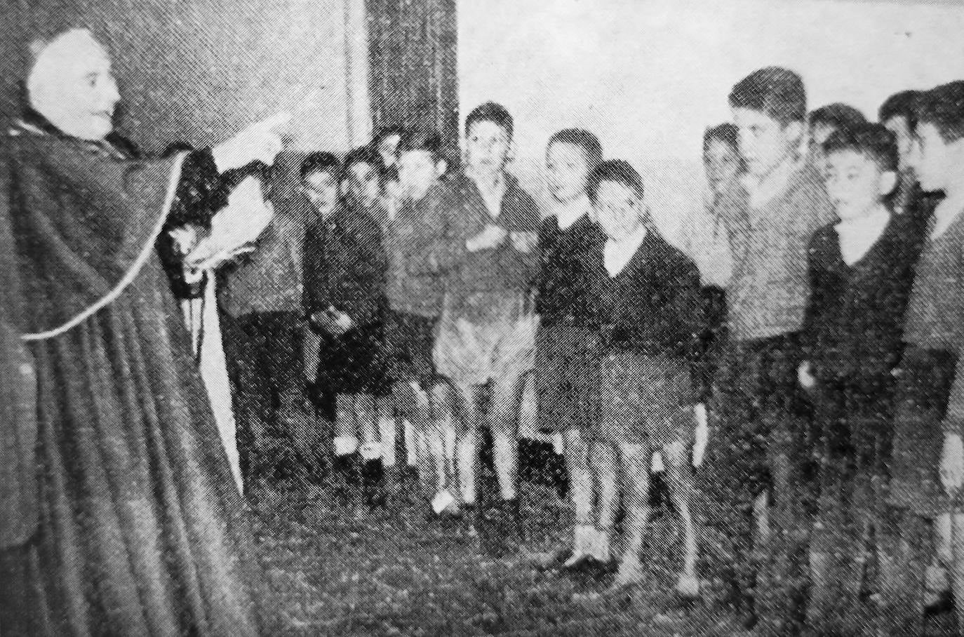 Año 1961. Visita del obispo Llopis Ivorra a El Madruelo.