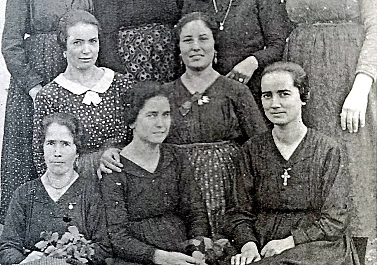 Año 1937. Empleadas de la imprenta que editaba el método 'Rayas'.