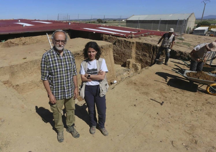 Sebastián Celestino y Esther Rodríguez, directores de la excavación.