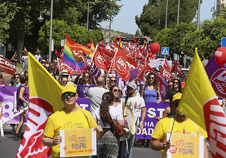 Trabajadores de Correos, en primer plano.