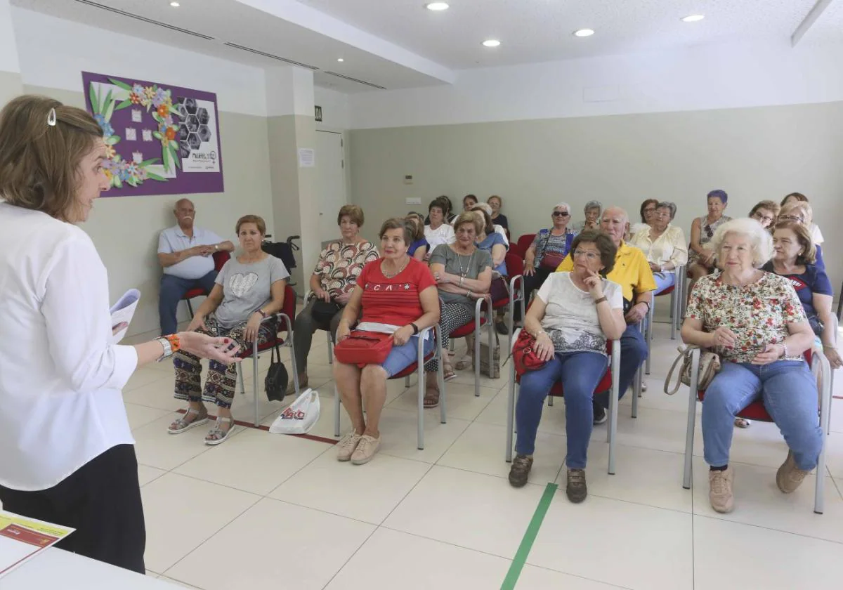 Los mayores aprenden a coger el autobús por la aplicación móvil | Hoy