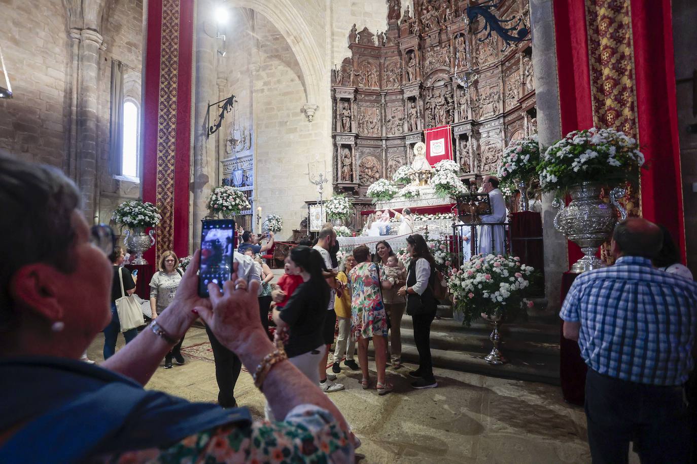 Presentación de los niños a la Virgen de la Montaña