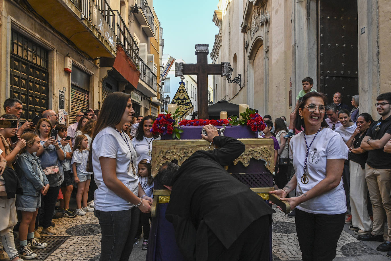 La Cruz de Mayo recorre el casco antiguo de Badajoz