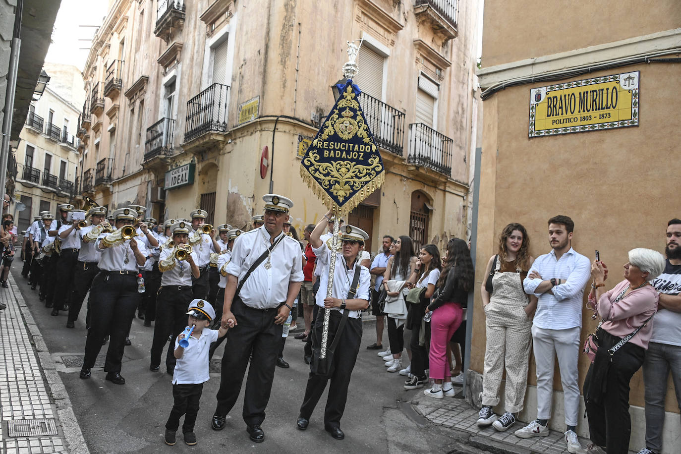 La Cruz de Mayo recorre el casco antiguo de Badajoz