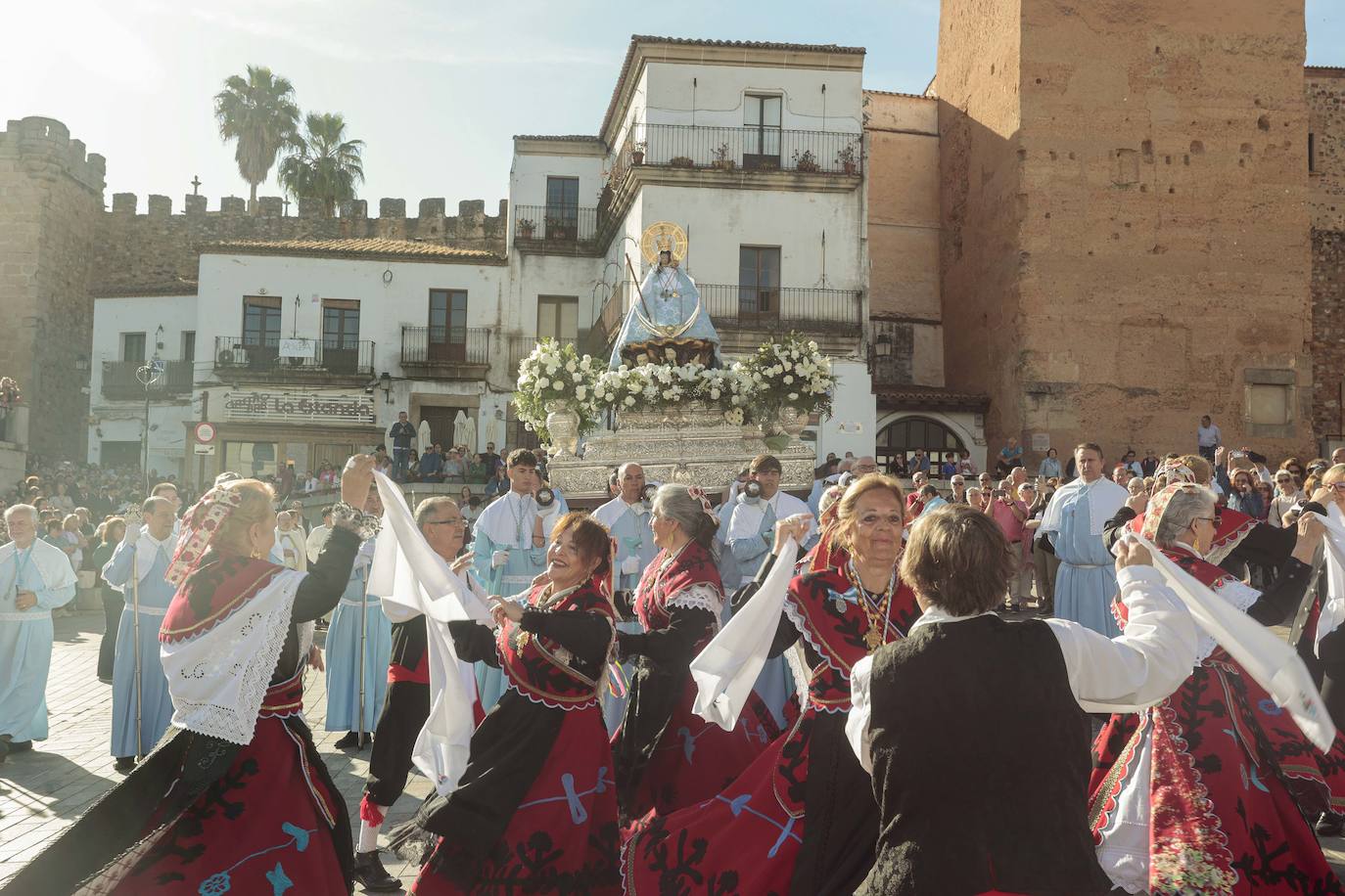 Los cacereños despiden a la Virgen de la Montaña en Fuente Concejo