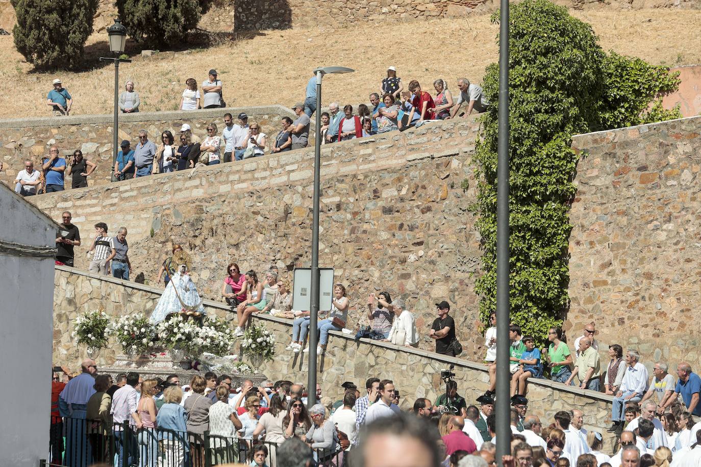 Los cacereños despiden a la Virgen de la Montaña en Fuente Concejo