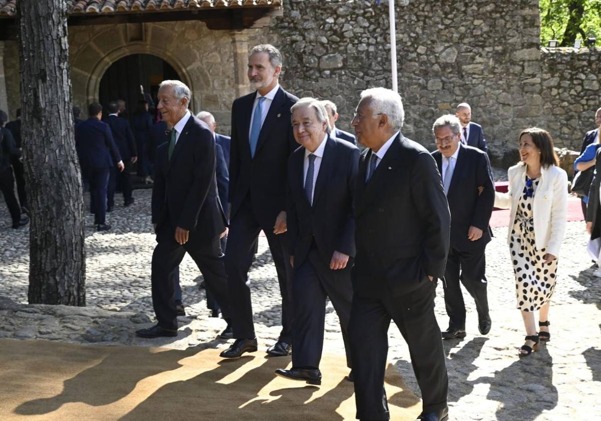 Felipe VI entrega el premio Carlos V a António Guterres en Yuste