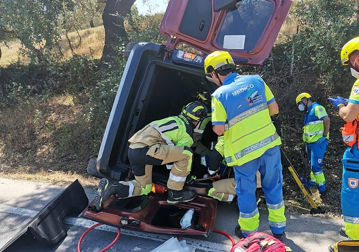 Los bomberos han tenido que excarcelar a las heridas.