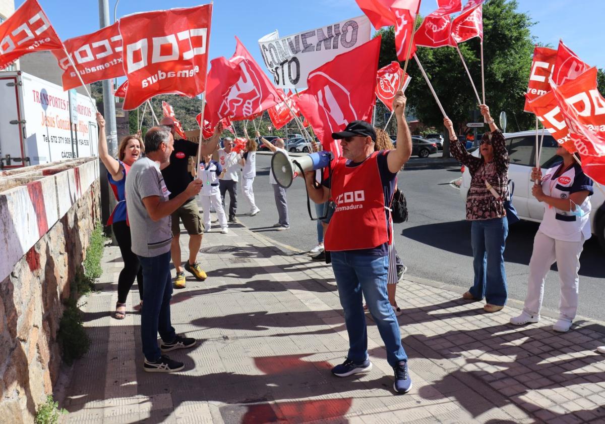 Una de las protestas que tienen lugar en el Hospital Virgen del Puerto de lunes a viernes.