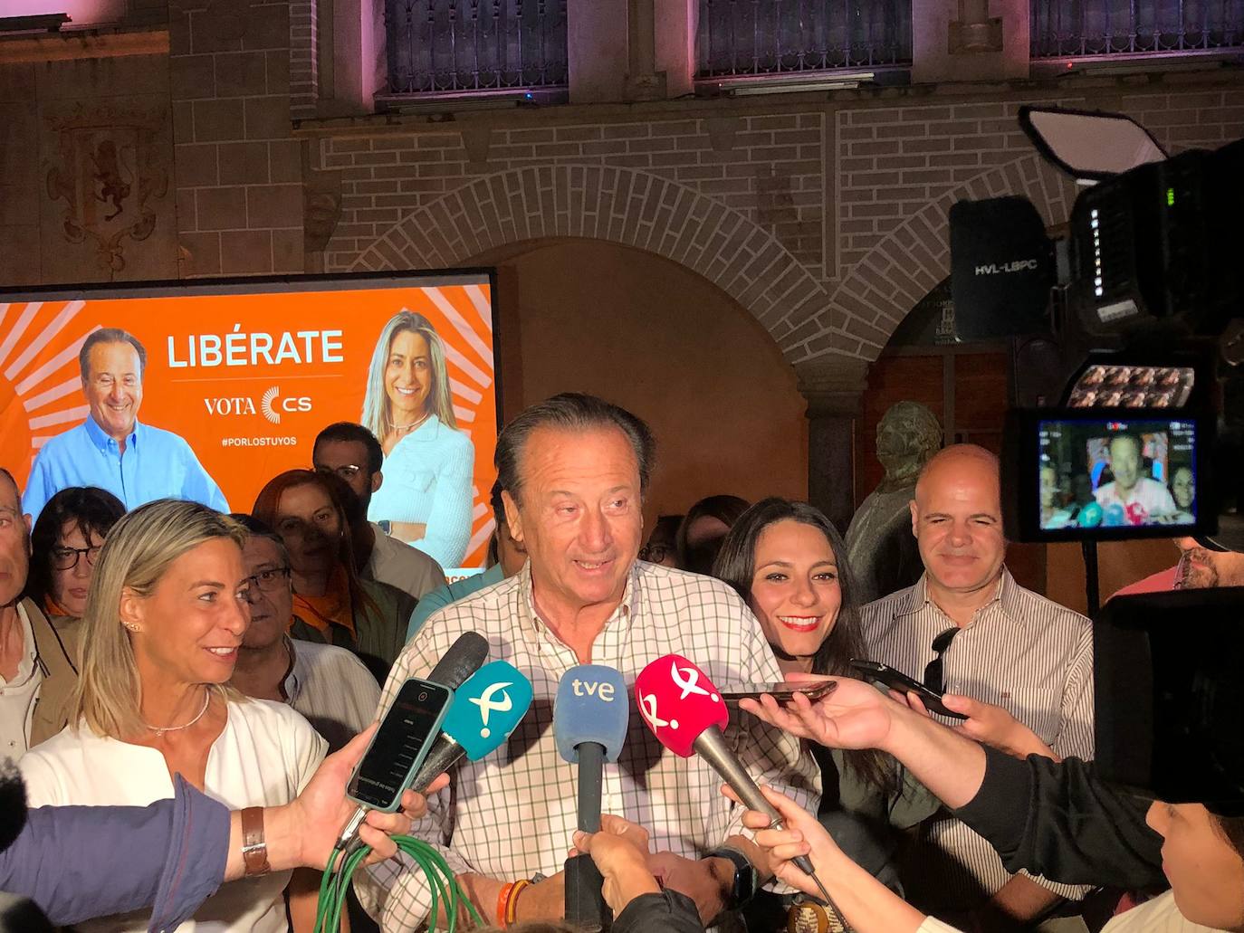 28-M en Extremadura: Pegada de carteles