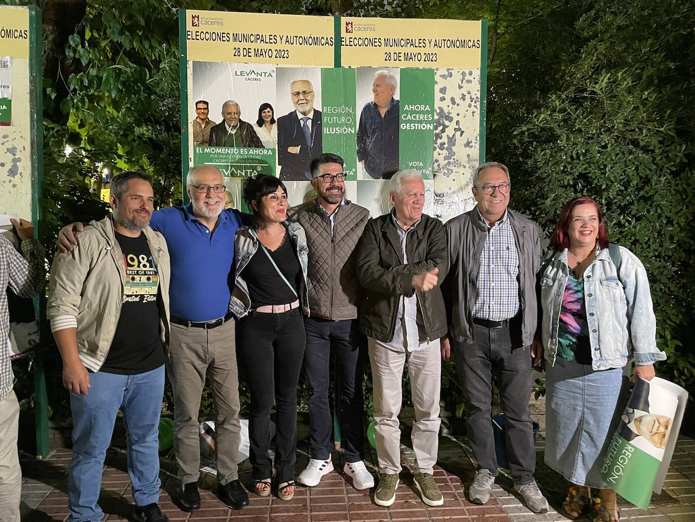 28-M en Extremadura: Pegada de carteles