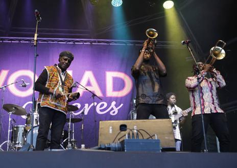 Imagen secundaria 1 - Womad llega al apoteosis en su día grande