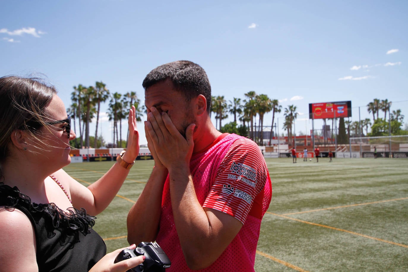 El Montijo celebra su permanencia en el Emilio Macarro