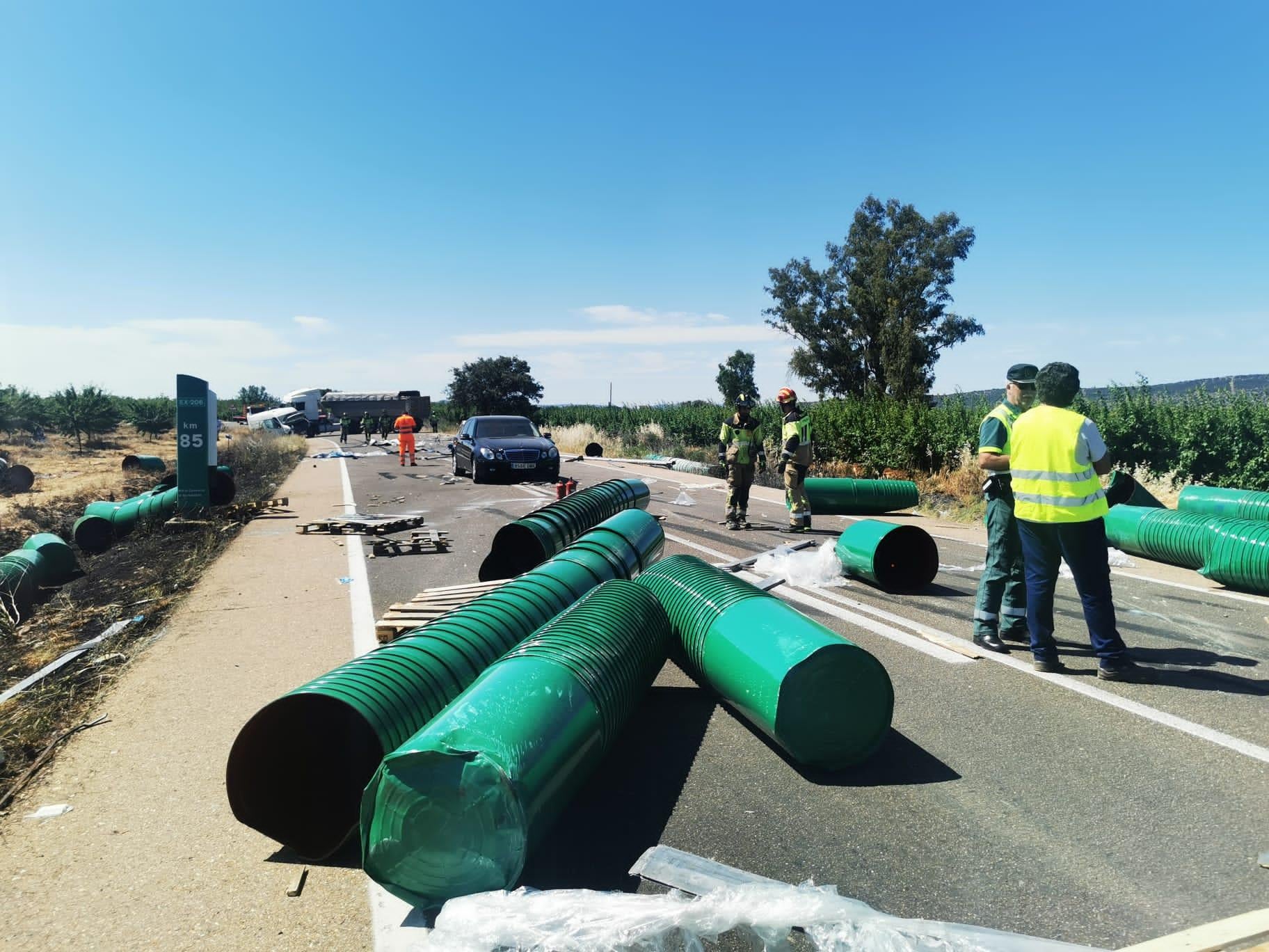 Así han quedado los vehículos tras el accidente en Santa Amalia