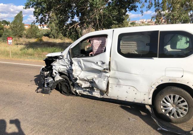 El otro vehículo afectado por el choque en Acedera.