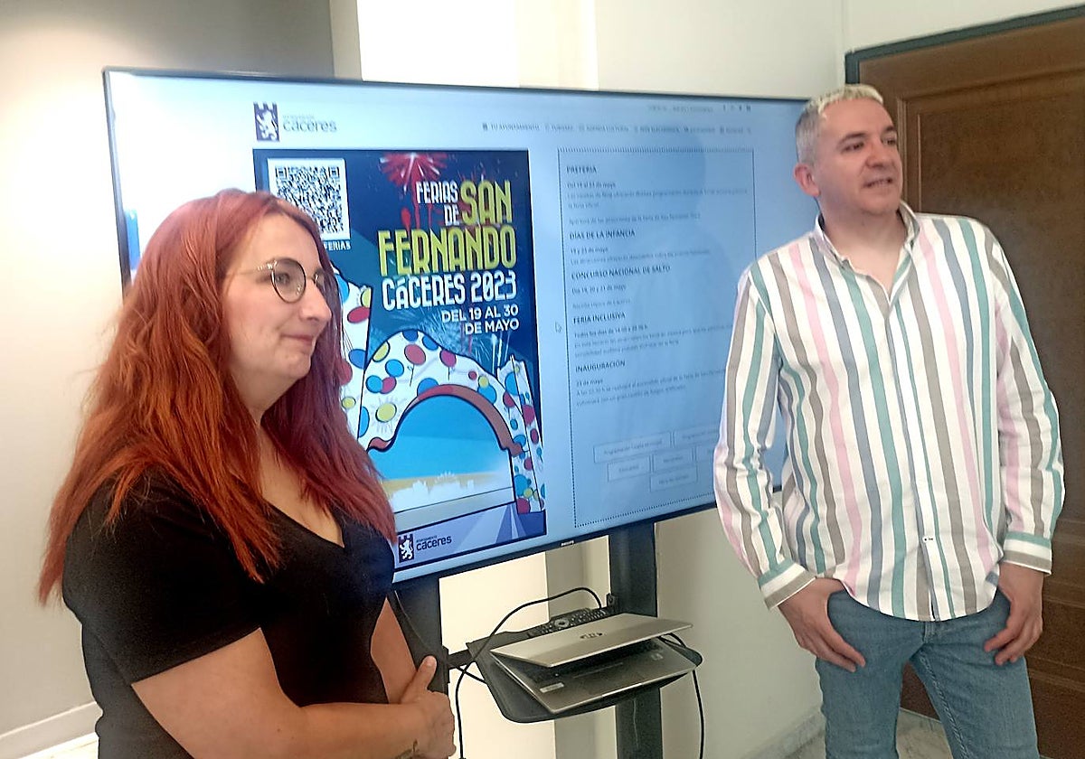 Fernanda Valdés, concejala de Festejos, y Coke Bermejo.