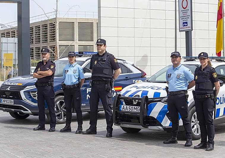 Agentes de la Policía Nacional y de la policía portuguesa, en la Comisaría de Mérida.