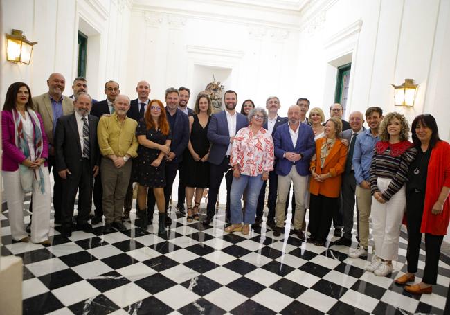 Foto de familia tras el último pleno de la legislatura.