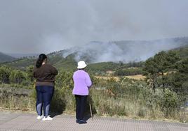 Evolución del incendio de Pinofranqueado, este jueves.