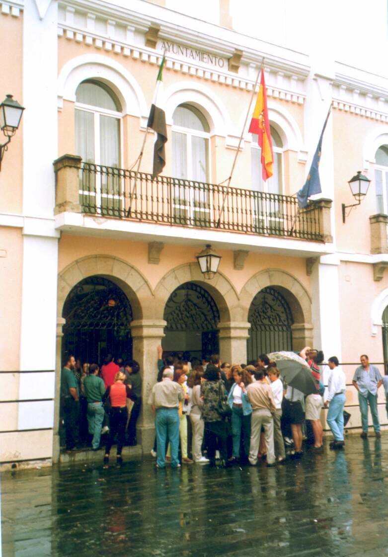 Ayuntamiento de Navalmoral de la Mata en los años 90.