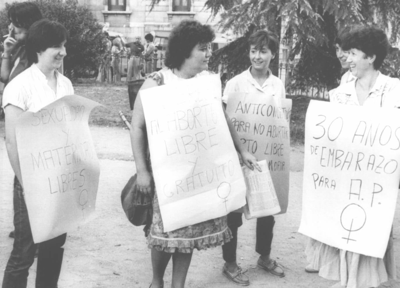 La abogada Cristina Almeida en los años 80, pidiendo la despenalización del aborto ante el Congreso de los Diputados.