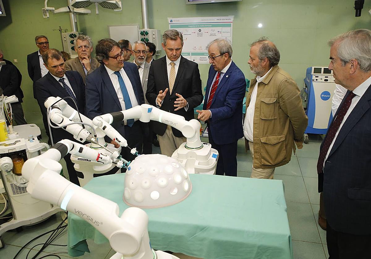El ministro de Sanidad ha visitado el Centro de Cirugía de Mínima Invasión Jesús Usón (CCMIJU) y el Hospital Universitario de Cáceres.