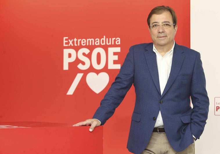 Guillermo Fernández Vara, en la sede regional del PSOE en Mérida.