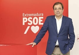 Guillermo Fernández Vara, en la sede regional del PSOE en Mérida.