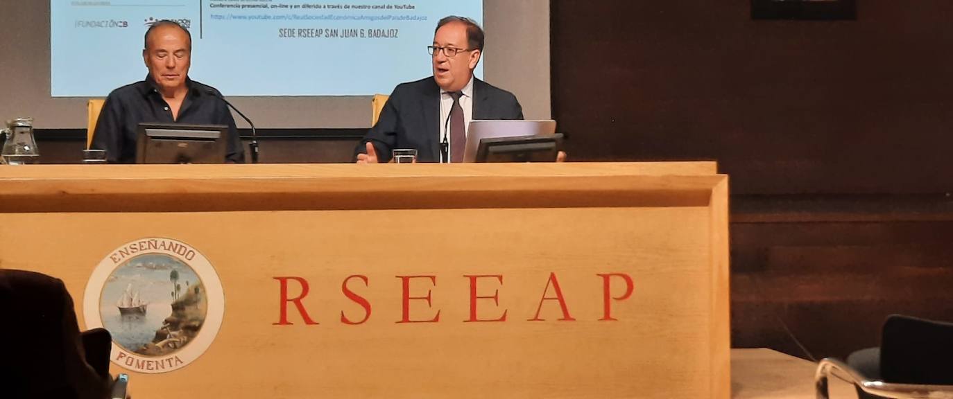 Charla de Cecilio Venegas en la Económica.