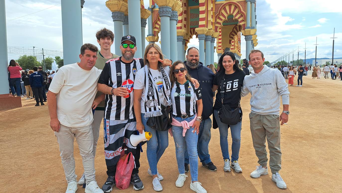 Ambiente blanquinegro en la feria de Córdoba