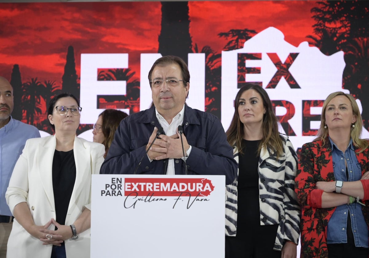 Guillermo Fernández Vara, durante su comparecencia anoche en la sede del PSOE.