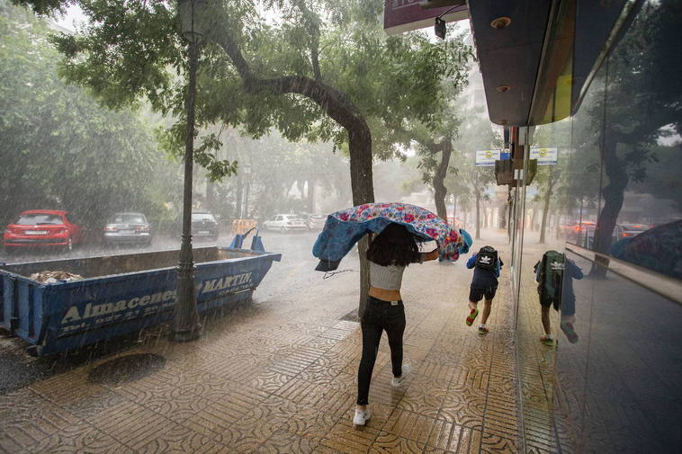 La alerta amarilla por fuertes lluvias y tormentas se amplía a toda Extremadura
