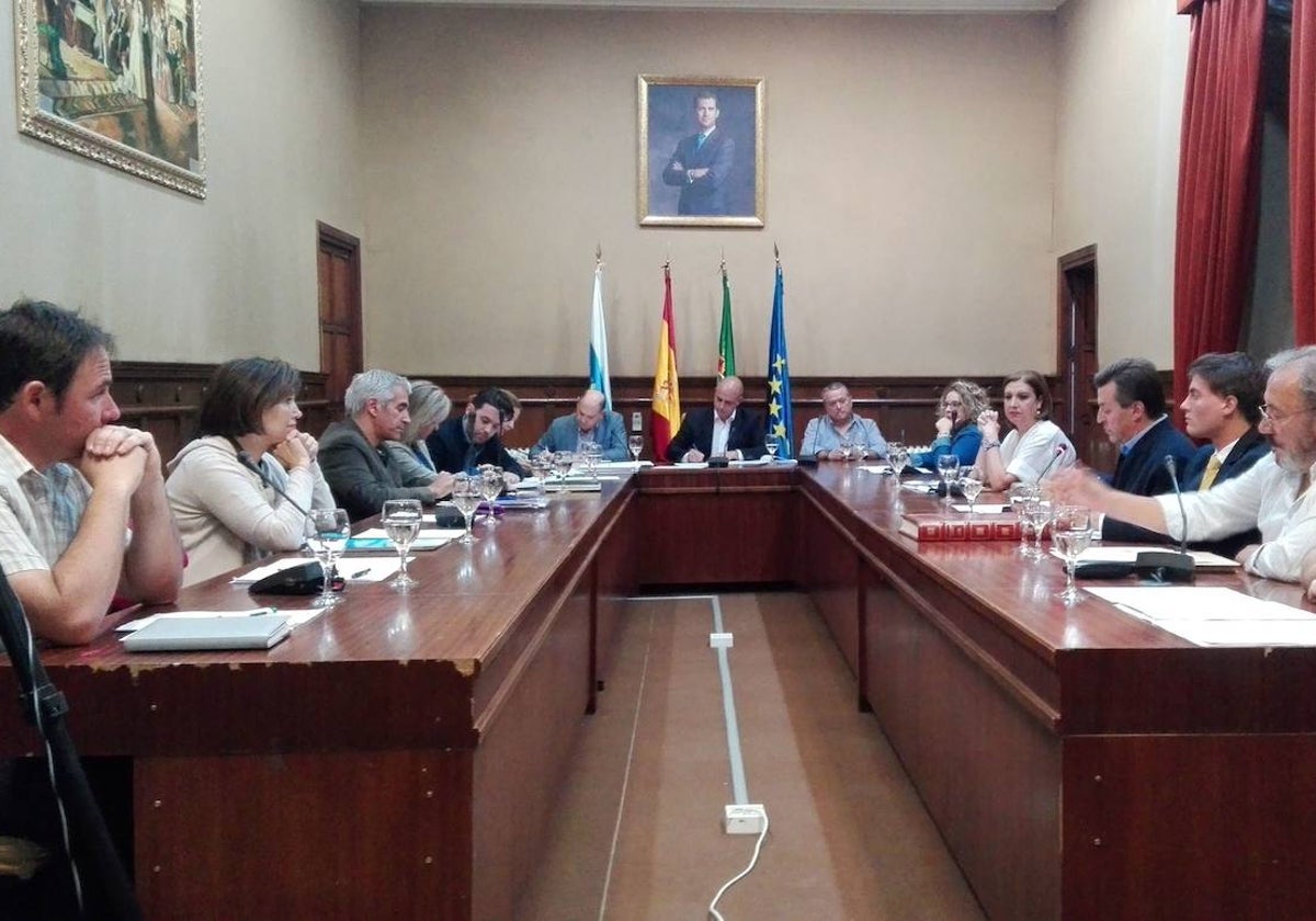 Pleno del Ayuntamiento de Zafra presidido por José Carlos Contreras.