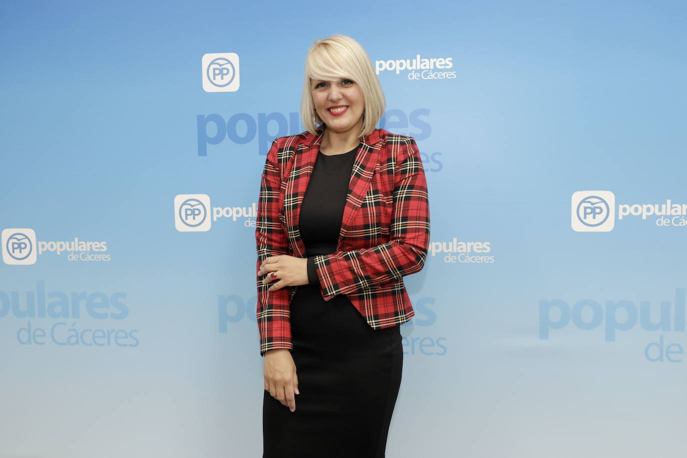 Vicesecretaria de Economía y Hacienda en el PP de Extremadura. Ha sido concejal en la oposición en el Ayuntamiento de Cáceres.