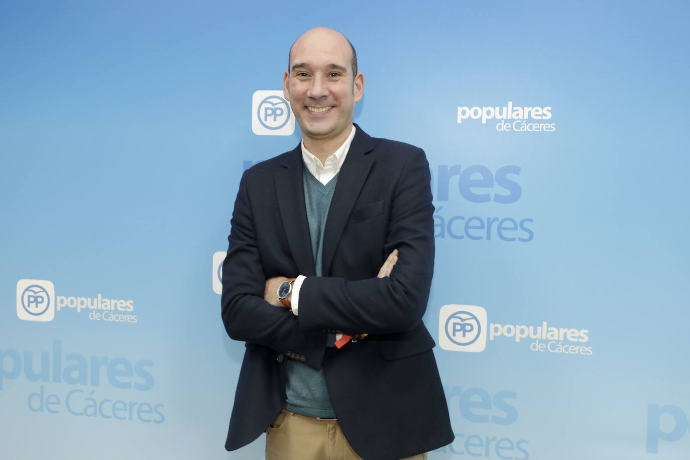  Portavoz del PP de Extremadura. Fue diputado autonómico durante dos legislaturas donde fue portavoz de Economía del Grupo Parlamentario Popular, así como Coordinador de Sanidad, Políticas Sociales y Vivienda. Estos últimos cuatro años ha sido concejal del Ayuntamiento de Cáceres, en la oposición