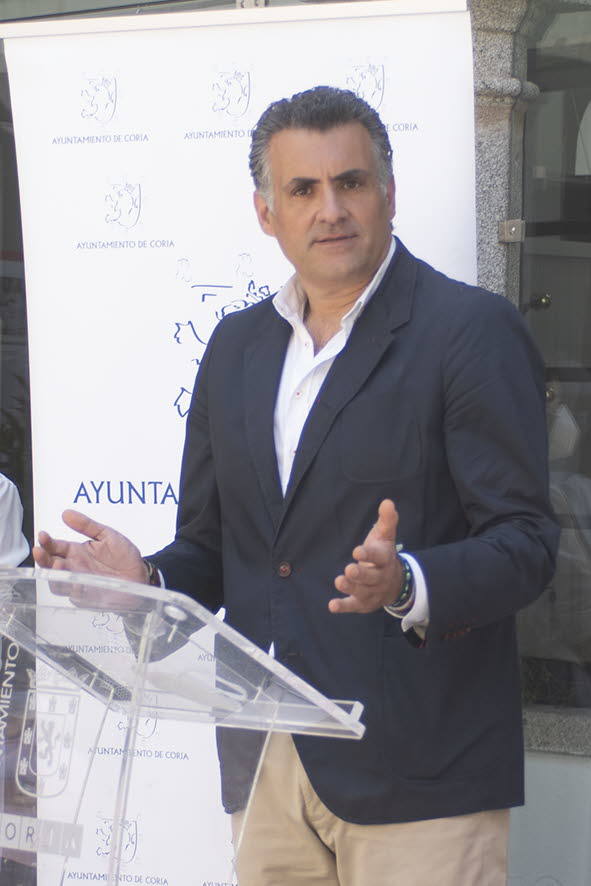 Vicesecretario de Organización del PP. Alcalde de Coria.