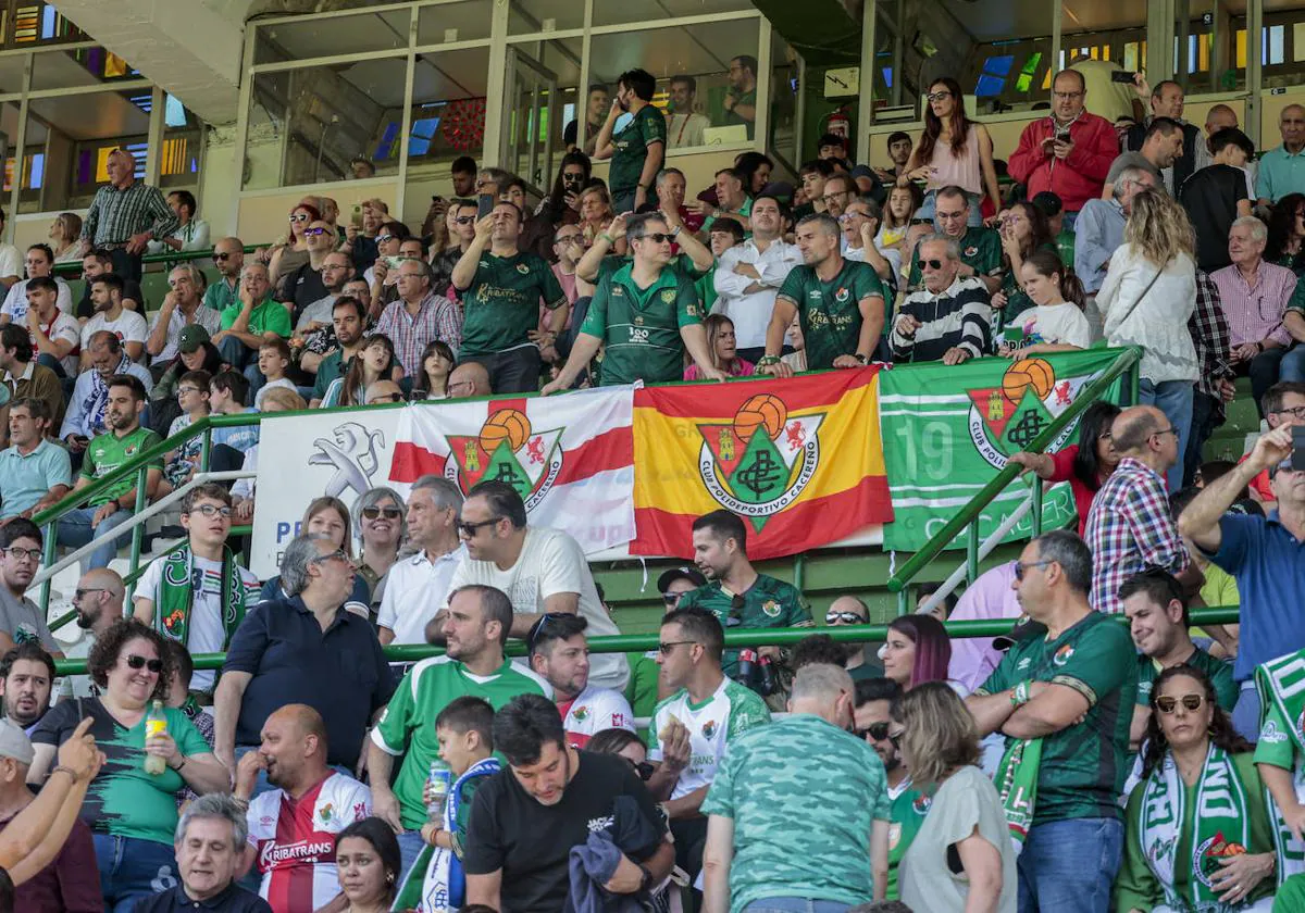 Aficionados de la grada de tribuna, el pasado domingo.