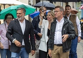 La candidata del PP a presidir la Junta de Extremadura, María Guardiola, junto al presidente nacional del partido, Alberto Núñez Feijóo.