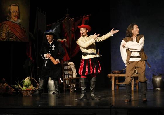 El festival de Teatro Clásico de Cáceres se inauguró este jueves con la obra 'Estebanillo González, soldado y bufón'.
