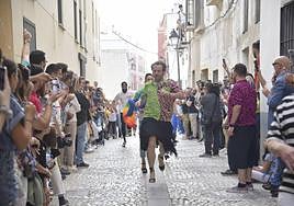Carrera con tacones con motivo de Los Palomos.