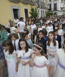 Imagen secundaria 2 - Alfombras de San Vicente; Corpus en Cáceres; y celebración en Badajoz. G. J./ A.A./ J. V. A.