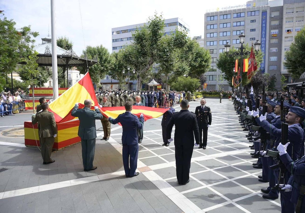 Uno de los momentos del izado de bandera en San Francisco.