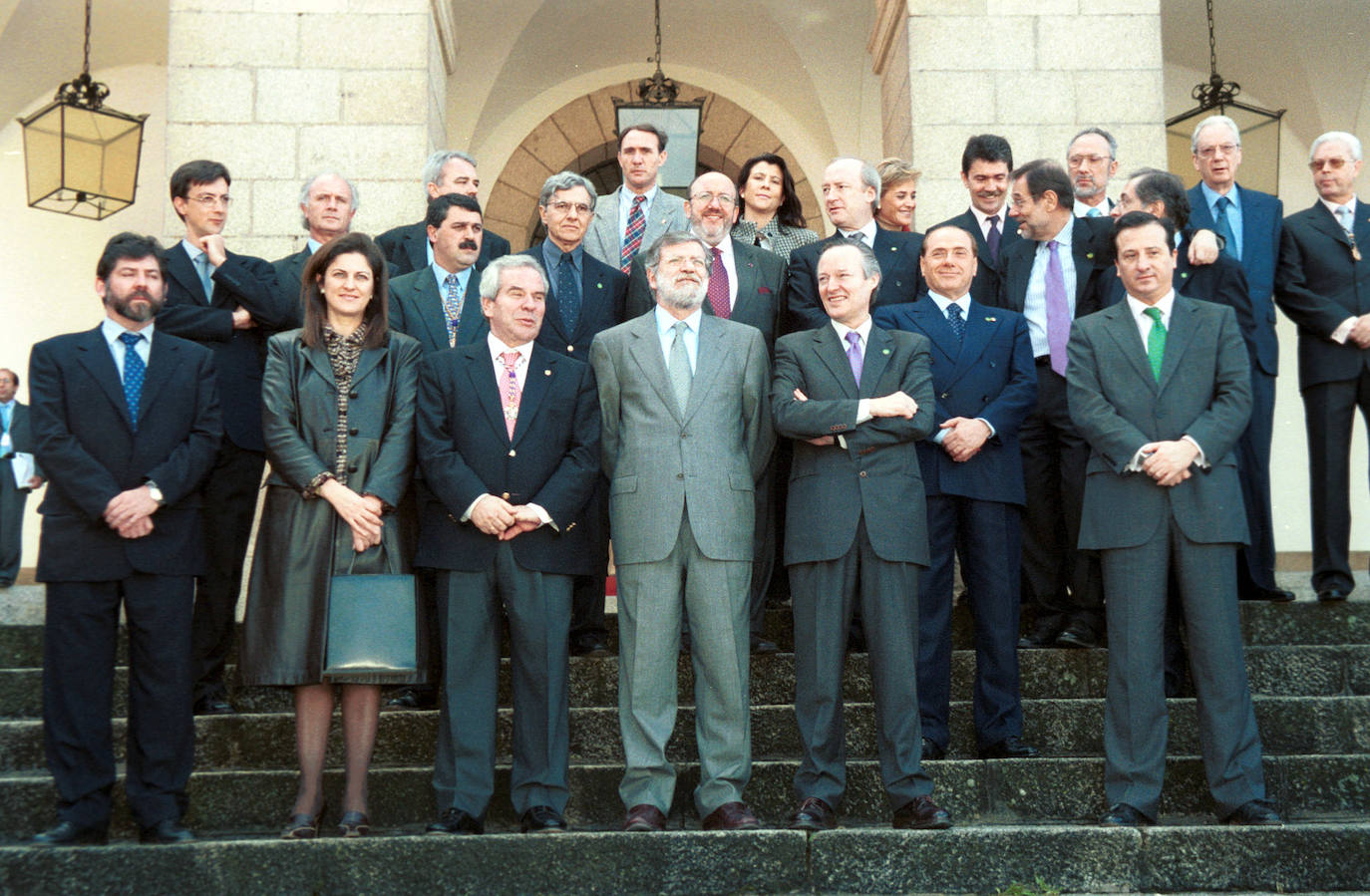Antonio Caperote, María Antonia Trujillo, José María Saponi, Juan Carlos Rodríguez Ibarra, Josep Piqué, Silvio Berlusconi y Óscar Baselga.