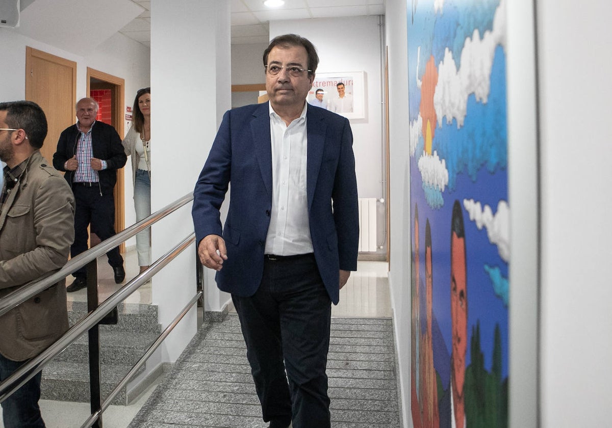 Guillermo Fernández Vara, en la sede regional del PSOE en Mérida.