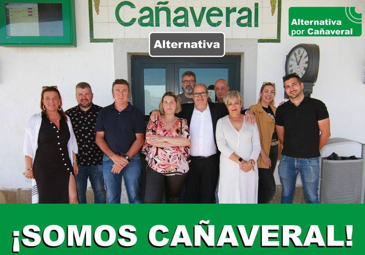 Candidatura de Alternativa por Cañaveral. En el centro, con camisa blanca, el alcalde electo, Jacinto Sánchez.