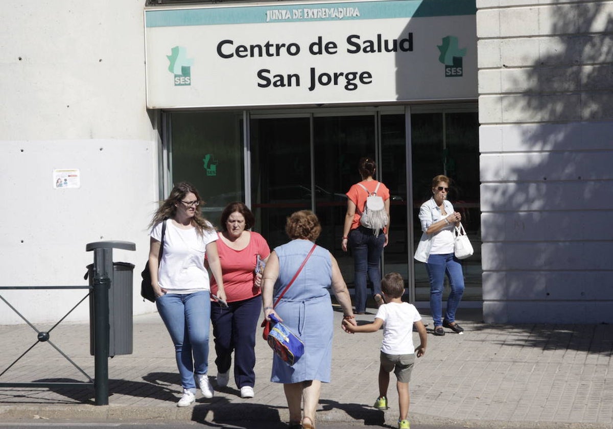 Los sindicatos critican la falta de previsión del SES, que ya conocía hace tres meses el reparto de vacaciones.